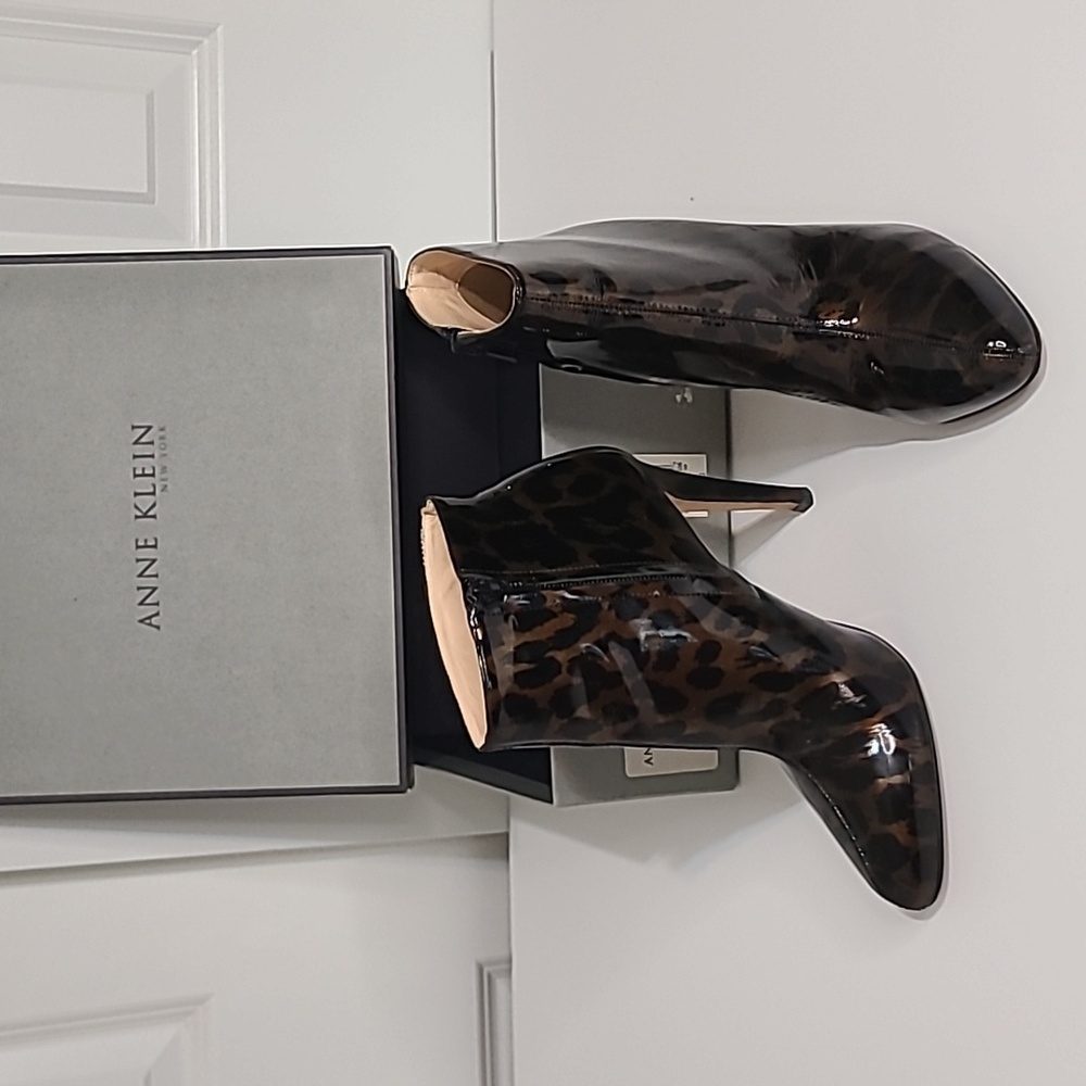 Gorgeous Anne Klein High Hill Bootie. Brazil - Picture 8 of 9